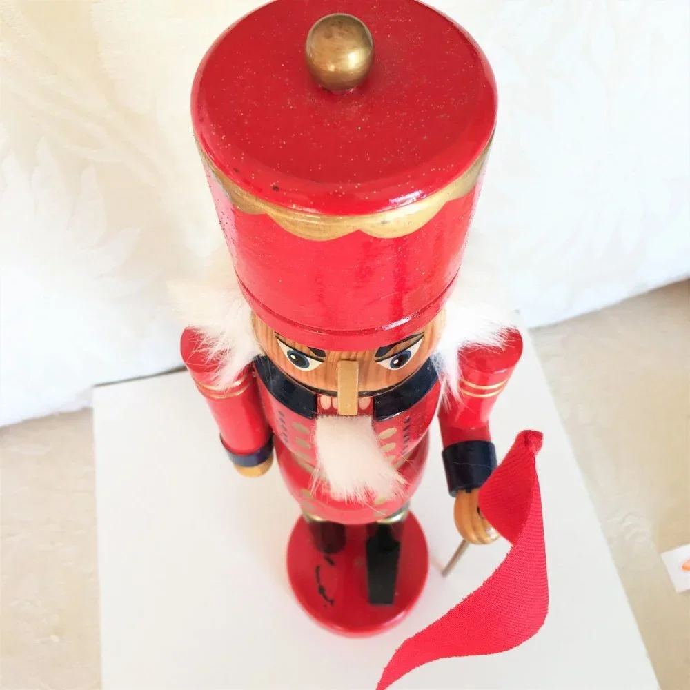 WOOD HOLIDAY NUTCRACKER